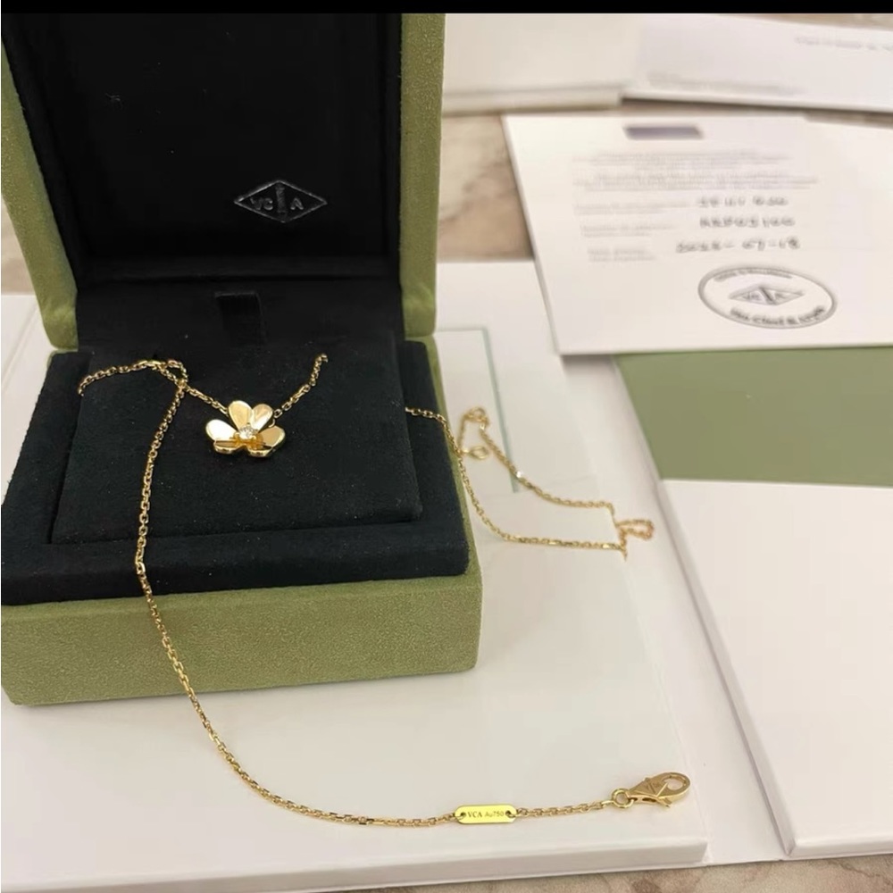 VAN CLEEF & ARPELS
18K Yellow Gold Diamond Mini Frivole Pendant Necklace